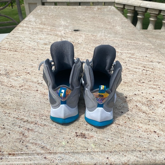 Lebron 13 Hologram - Picture 4 of 6